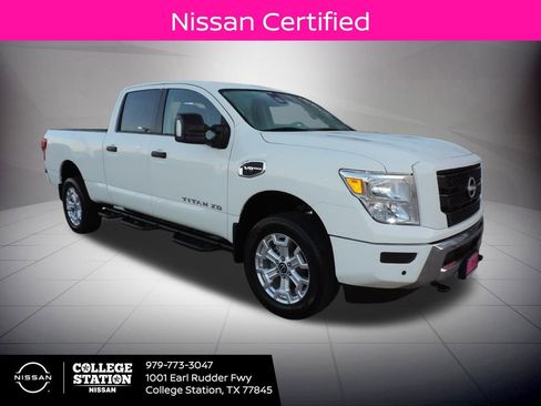 Certified 2024 Nissan Titan SV w/ SV Convenience Package image 1