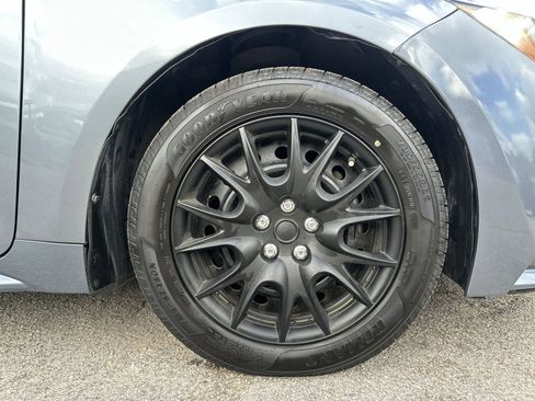 Used 2020 Toyota Corolla LE FWD image 18