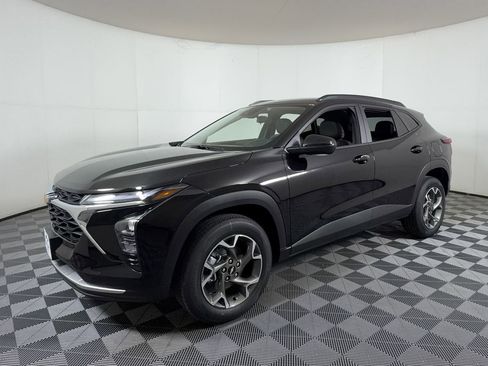 New 2026 Chevrolet Trax LT image 2