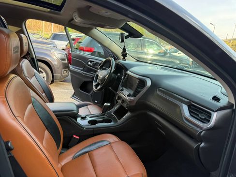 Used 2018 GMC Acadia SLT AWD/4WD image 12