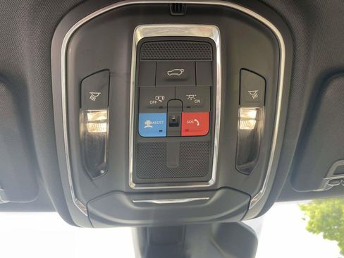 Used 2023 Jeep Grand Cherokee Limited AWD/4WD image 23