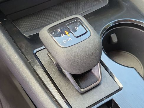 Used 2025 Nissan Rogue SV FWD image 27