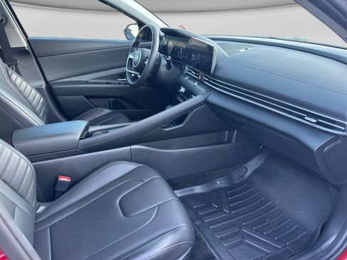 Used 2025 Hyundai Elantra Limited FWD image 16