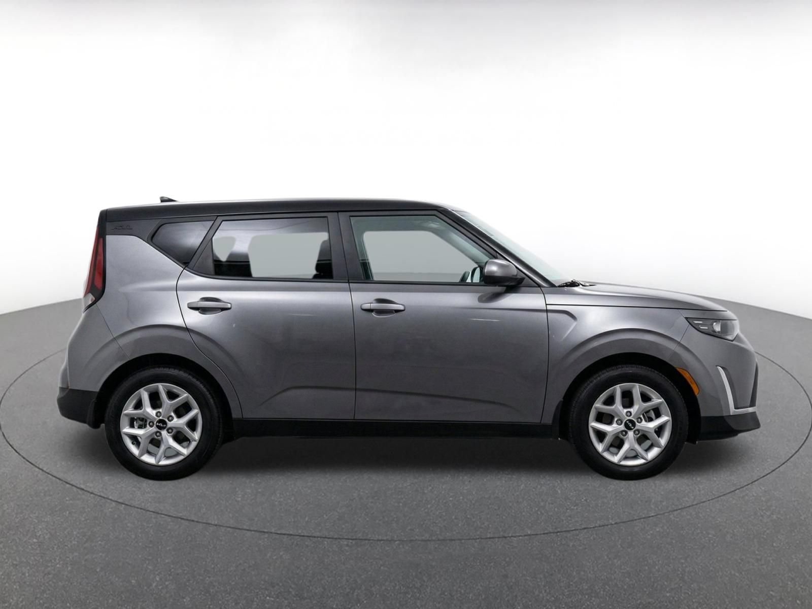 Used 2025 Kia Soul LX w/ LX Technology Package FWD image 9