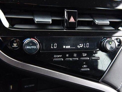 Used 2024 Toyota Camry SE image 14