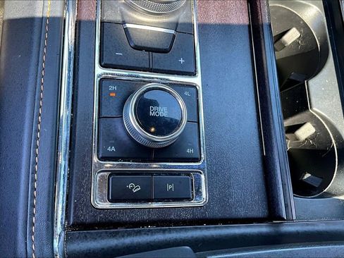 Used 2023 Ford Expedition Platinum image 17