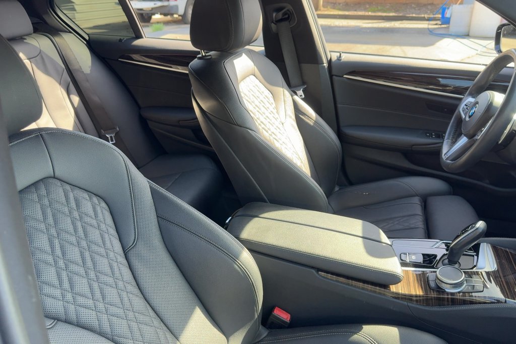 Used 2022 BMW 530i w/ M Sport Package RWD image 15