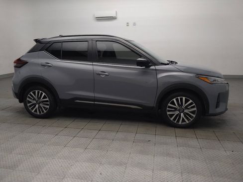 Used 2023 Nissan Kicks SR w/ SR Premium Package FWD image 11