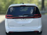 New 2026 Chrysler Pacifica Select image 4