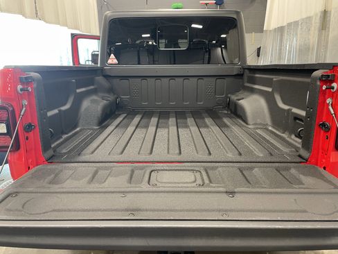 Used 2024 Jeep Gladiator Sport image 19