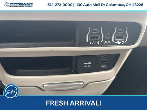 Used 2022 Chrysler Pacifica Touring-L image 23