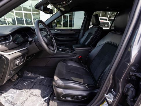 Used 2024 Jeep Grand Cherokee Altitude AWD/4WD image 22