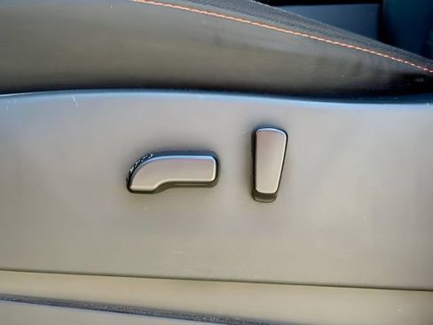 Used 2022 Nissan Frontier PRO-4X w/ Technology Package AWD/4WD image 17