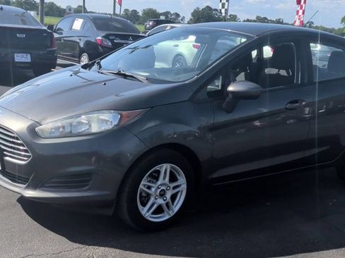 Used 2017 Ford Fiesta SE FWD image 4