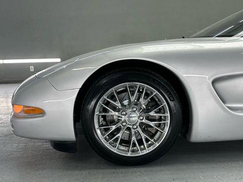 Used 2002 Chevrolet Corvette Coupe RWD image 5