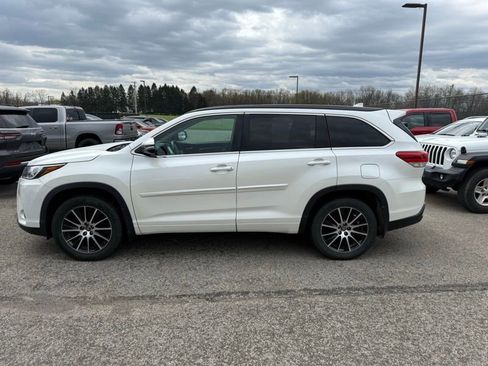 Used 2018 Toyota Highlander SE image 9