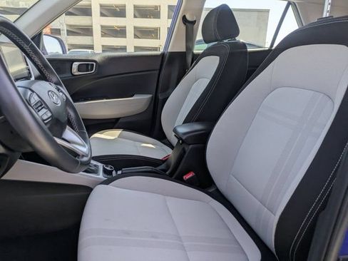 Used 2025 Hyundai Venue SEL FWD image 27