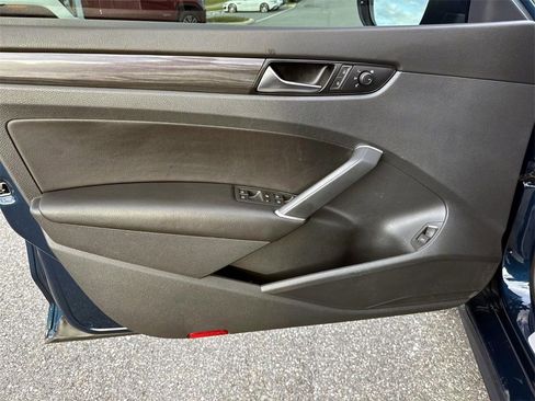 Used 2020 Volkswagen Passat 2.0T R-Line image 14