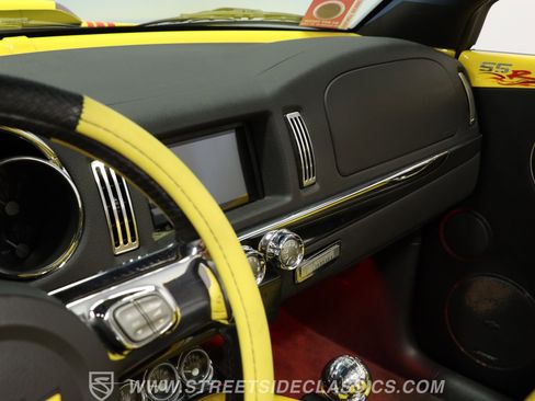 Used 2005 Chevrolet SSR w/ Preferred Equipment Group image 40