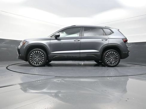 Used 2026 Volkswagen Taos SE FWD image 33