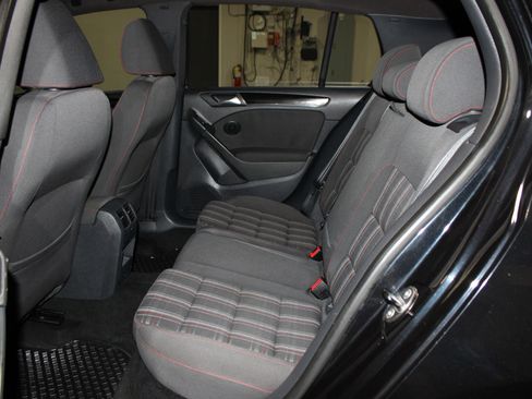 Used 2011 Volkswagen Golf 4-Door FWD image 25