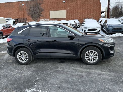 Used 2021 Ford Escape SE w/ Cold Weather Package image 9
