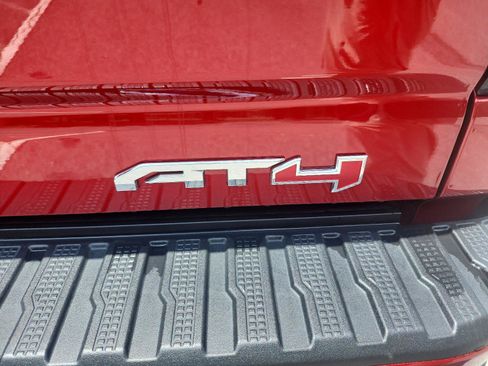 Used 2025 GMC Sierra 2500 AT4 w/ AT4 Premium Plus Package AWD/4WD image 5