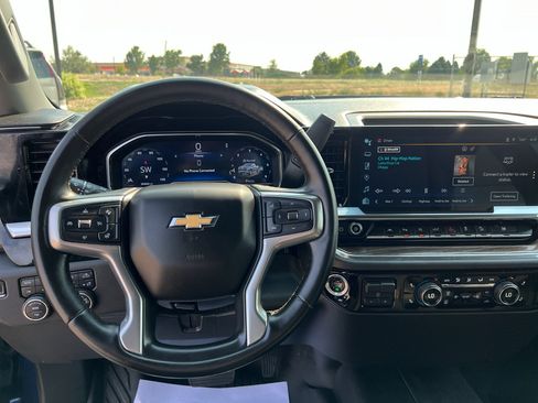 Used 2023 Chevrolet Silverado 1500 LT w/ Z71 Off-Road Package AWD/4WD image 13