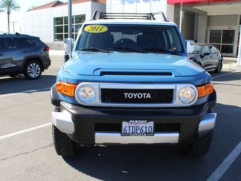 Used 2011 Toyota FJ Cruiser 4WD w/ Upgrade Pkg image 3