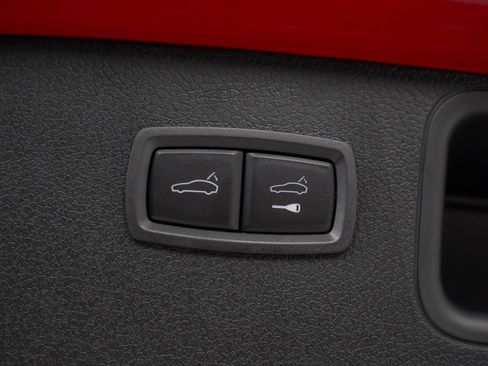 Certified 2025 Porsche Macan S AWD/4WD image 28