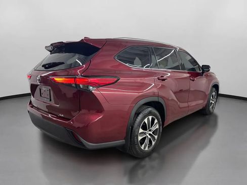 Used 2021 Toyota Highlander XLE image 10