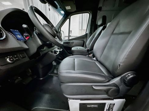 Used 2025 Mercedes-Benz Sprinter 2500 image 21