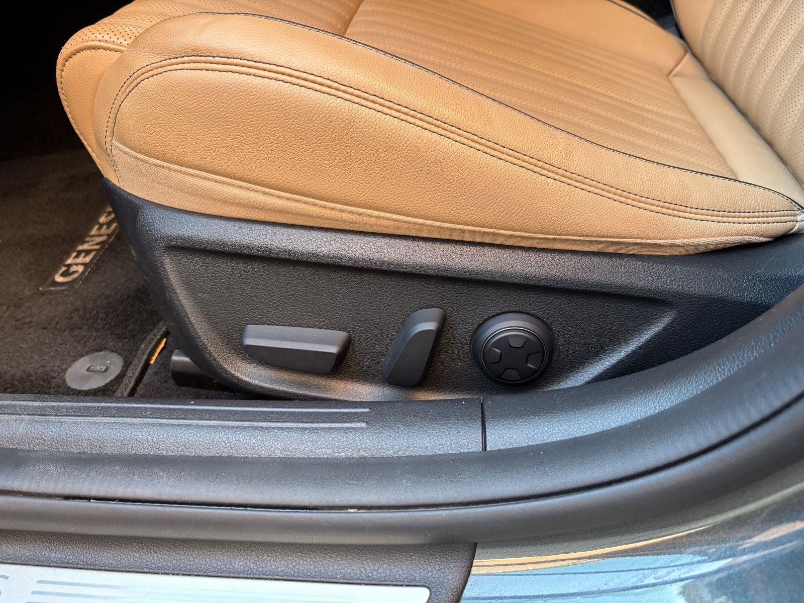 Used 2022 Genesis G70 2.0T w/ Prestige Package AWD/4WD image 15
