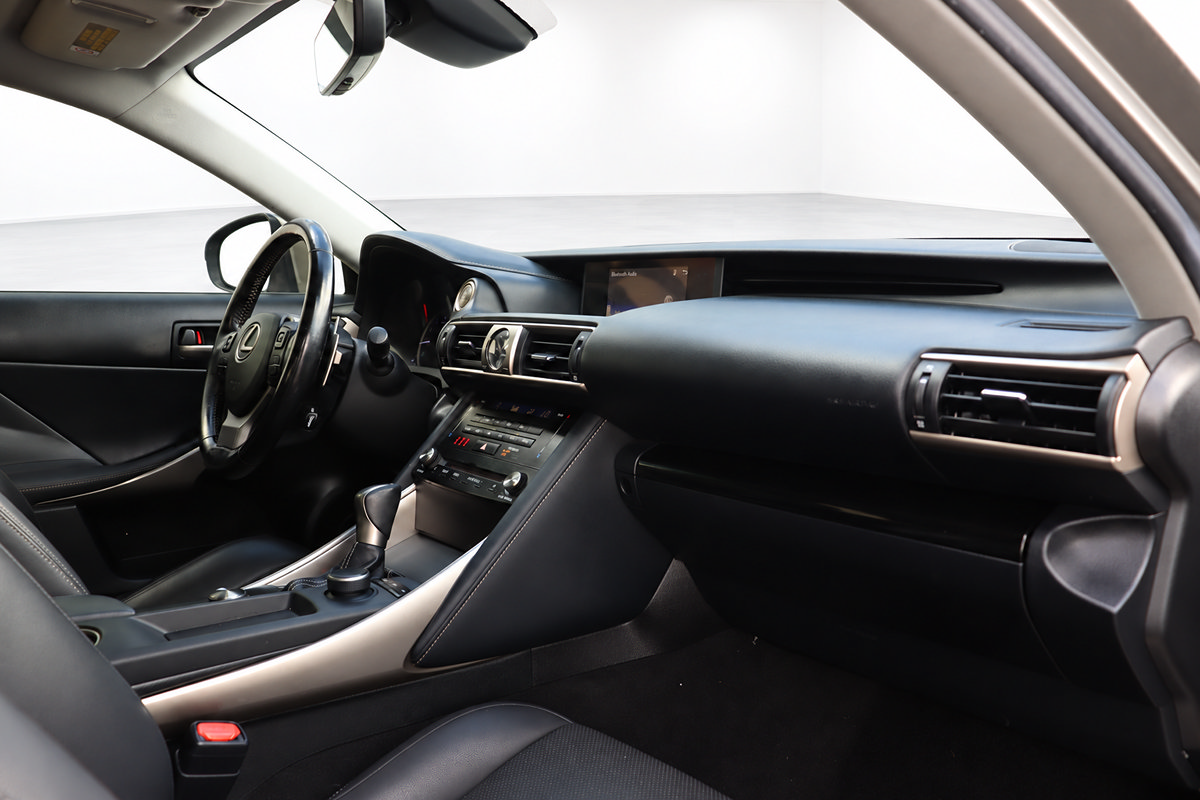 Used 2017 Lexus IS 200t RWD image 22