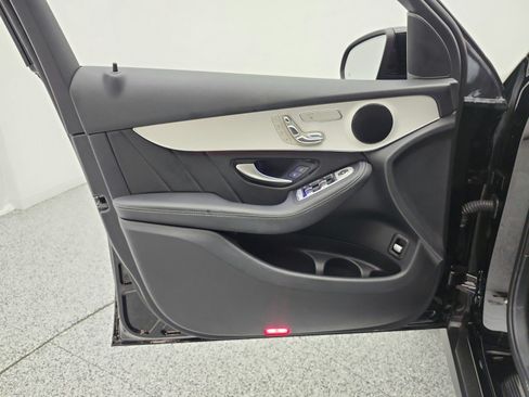 Used 2022 Mercedes-Benz GLC 300 image 12