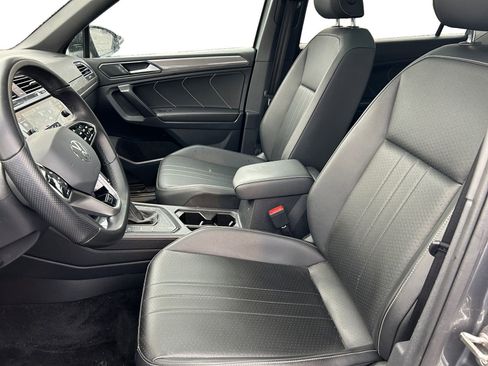 Used 2023 Volkswagen Tiguan SE R-Line image 15