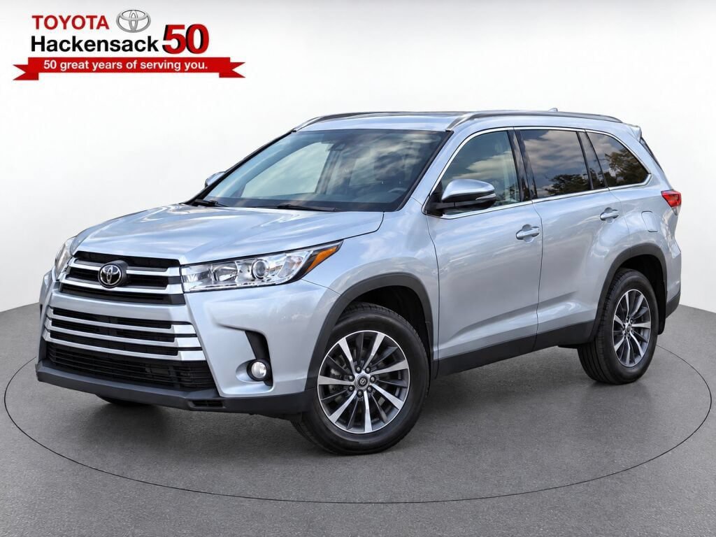 Used 2019 Toyota Highlander XLE AWD/4WD image 2