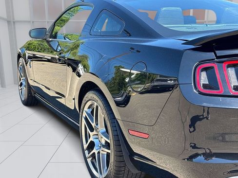 Used 2013 Ford Mustang Shelby GT500 RWD image 26