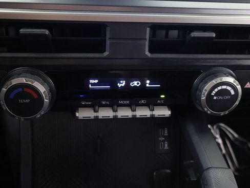 Used 2025 Toyota 4Runner SR5 AWD/4WD image 43