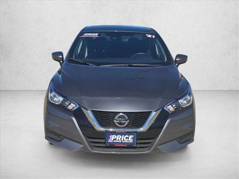 Used 2022 Nissan Versa SV image 9