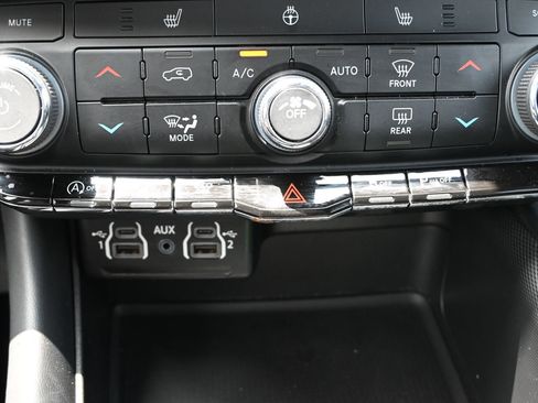 Used 2025 Dodge Durango GT RWD image 16