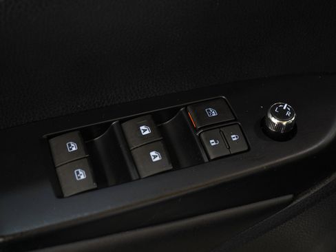 Used 2019 Toyota Highlander XLE AWD/4WD image 24