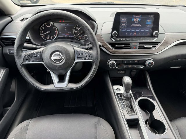 Used 2024 Nissan Altima 2.5 SV FWD image 17