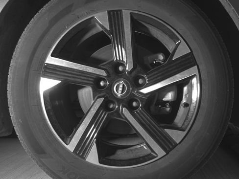 Used 2025 Nissan Sentra SV FWD image 13