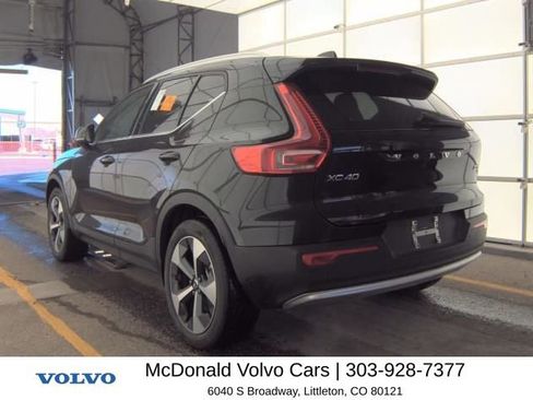 Used 2025 Volvo XC40 B5 Plus image 2