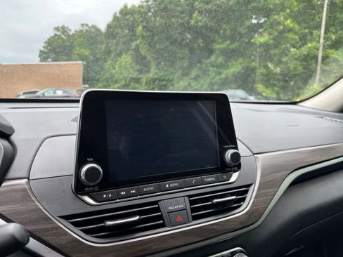 Used 2025 Nissan Altima 2.5 SV FWD image 18