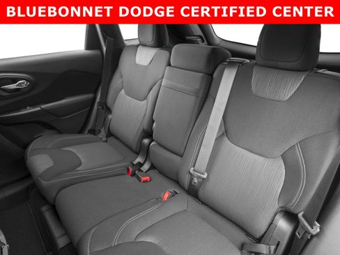 Used 2017 Jeep Cherokee Latitude w/ Comfort/Convenience Group FWD image 8