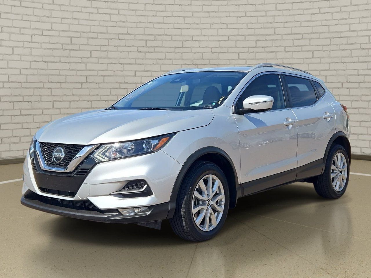 Used 2021 Nissan Rogue Sport SV FWD image 1