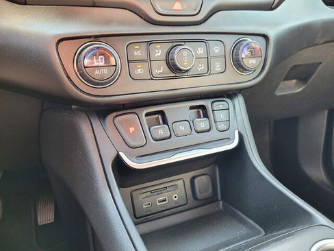 Used 2019 GMC Terrain SLT w/ Preferred Package image 29