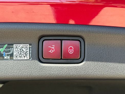 Used 2025 Mercedes-Benz C 300 Sedan image 19